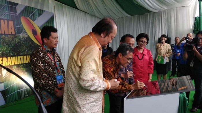Resmikan Gedung Pascasarjana Tahir Foundation, Rektor UGM Berharap Pembelajaran FKKMK UGM Lebih Baik