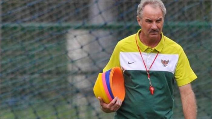 Alfred Riedl, eks pelatih timnas Indonesia.