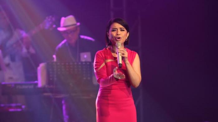 Ruth Sahanaya Turun Panggung Sapa Penggemar