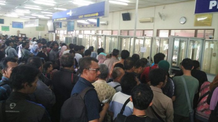 Samsat Sleman Diserbu Ribuan Pengurus STNK