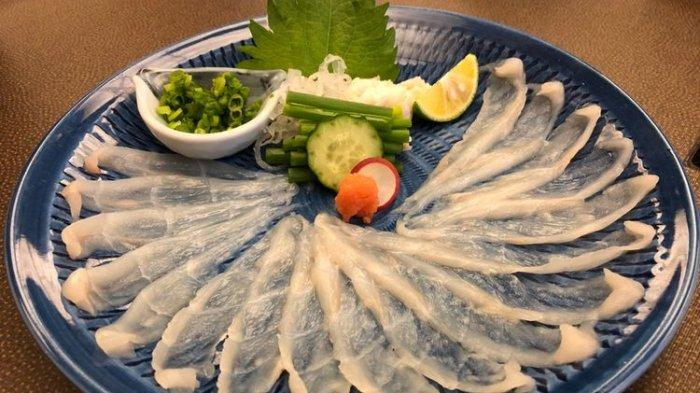 Sashimi ikan buntal (fugu), sajian khas Jepang