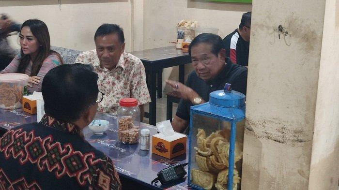 Presiden ke 6 RI , Susilo Bambang Yudhoyono di Kupat Tahu Pojok Magelang, Kamis (07/05).