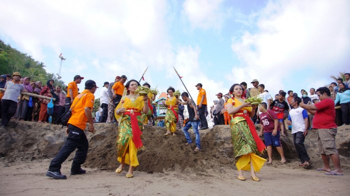 Beginilah Rangkaian Sedekah Laut Pantai Baron