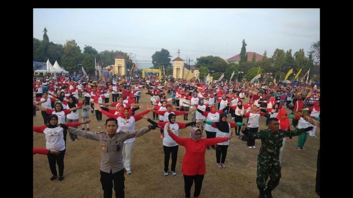 Bupati Gunungkidul Ikut Senam Bersama Ribuan Peserta Gowes dan Senam Sehat di Alun-alun