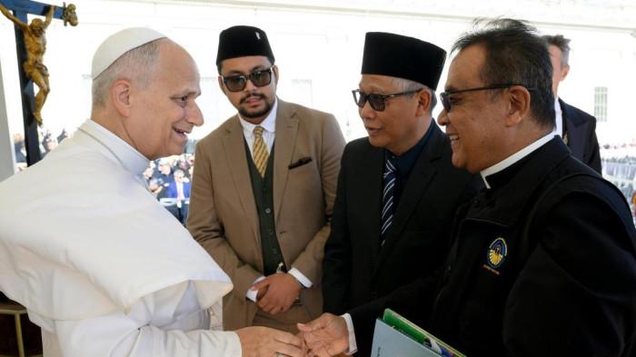 Mendengar Pesan Langsung Paus, Bahagia, Serasa Terbang ke Langit
