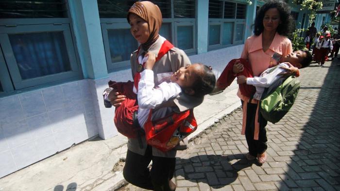 Siswa SDN Bangunrejo 1 dan 2 Selamatkan Diri Hindari Longsor