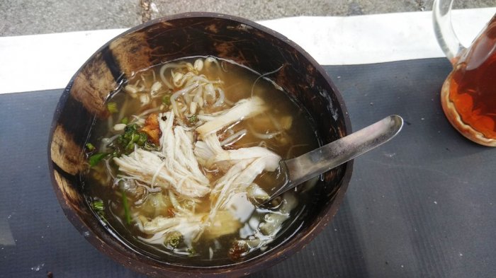 Menikmati Semangkuk Soto Bathok Kweni di Alkid
