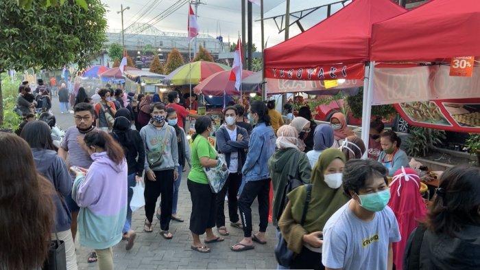 Suasana pasar Ramadan di selatan GOR Klebengan. Foto diambil Jumat 16 April 2021