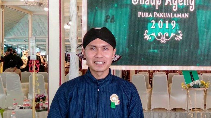 Lakoni Rias Pengantin, Pria Ini Rela Tidak Dibayar oleh Pengantin Yatim-Piatu