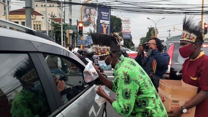 Ayub Antoh dan Aliansi Mahasiswa Nusantara Kota Yogyakarta Bagi Takjil, Tampilkan Tarian Tradisional