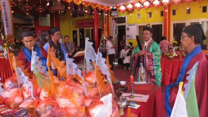 Ritual Penghormatan Arwah Leluhur Digelar Tri Dharma