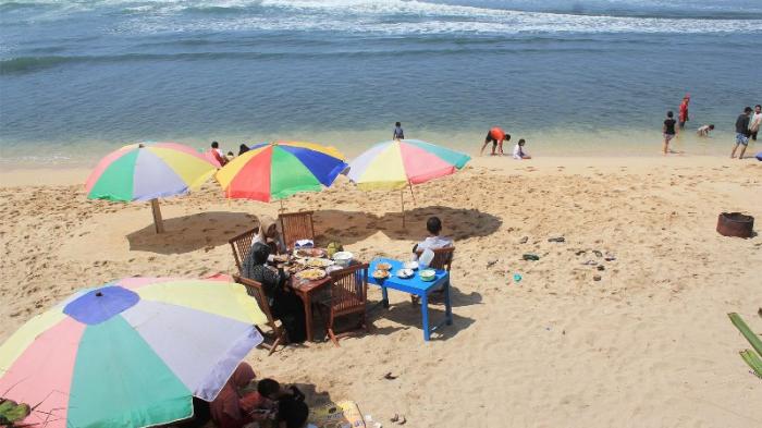 6 Hal Mengasyikan yang Bisa Kamu Lakukan di Pantai Pok Tunggal