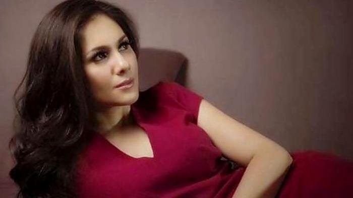 Wulan Guritno Pamer Foto Cuma Pakai Bikini, Netizen: 'Itu Body Apa Gitar Spanyol?'