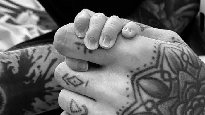 Unggahan Zayn Malik atas lahirnya putri pertama dengan Gigi Hadid