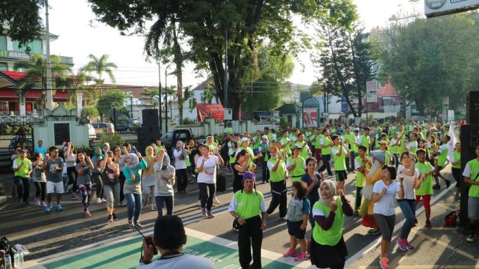 REALTIME NEWS: Ribuan Peserta Astra Green Lifestyle Ikuti Senam Zumba