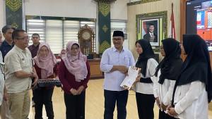 1169-Lansia-Jompo-di-Jogja-Kesulitan-Akses-Fasyankes-Program-Satu-Kampung-Satu-Bidan-Jadi-Solusi.jpg