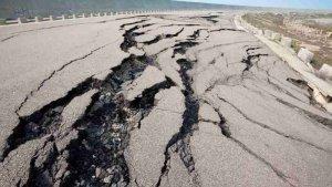 15-Arti-Mimpi-Gempa-Bumi-di-Siang-Hari-Menurut-Primbon-Bakal-Mendapat-Jabatan-Tinggi.jpg