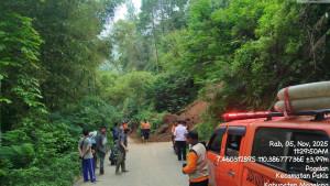 Akses-Jalan-KaponanKetep-Sempat-Terputus-Akibat-Longsor-di-Pakis-Magelang.jpg