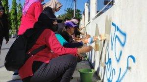 Aksi-bersih-bersih-pada-pagar-eks-Teteg-Wetan.jpg