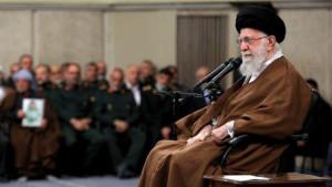 Ali-Khamenei-Tegaskan-Iran-Tak-Akan-Hentikan-Program-Pengayaan-Uranium.jpg