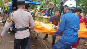 Aparat-Kepolisian-dan-sejumlah-pihak-mengevakuasi-mayat-perempuan-di-Sungai-Celeng-Bantul.jpg