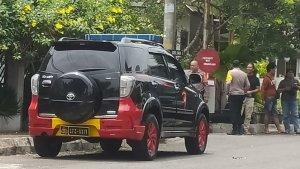 BREAKING-NEWS-Polisi-Gerebek-Rumah-di-Ngemplak-4-Orang-dan-Sejumlah-Senjata-Tajam-Diamankan.jpg