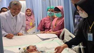 Bayi-Kembar-Siam-Asal-Tulungagung-Dipisahkan-Lewat-Operasi-9-Jam-Satu-Bayi-Tidak-Dapat-Diselamatkan.jpg
