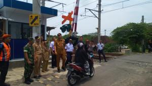 Bupati-Hamenang-Resmikan-Palang-Pintu-Perlintasan-Sebidang-Kereta-Api.jpg