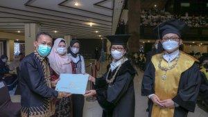 Cerita-Rosewarzal-Wakili-Putrinya-Wisuda-di-UGM-Ajal-Menjemput-Anakku-Sebelum-Dia-jadi-Magister.jpg
