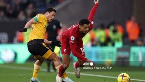 Cody-Gakpo-vs-Hwang-Heedi-Liga-Inggris-antara-Wolves-vs-Liverpool-di-stadion-Molineux.jpg