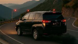Contoh-Prompt-AI-untuk-Mobil-Innova-Reborn-Isuzu-Panther-dan-Kijang-Kapsul.jpg