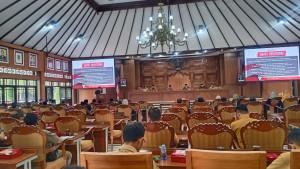 DPRD-Klaten-Rapat-Paripurna-Soal-Pemandangan-Fraksi-Terhadap-RAPBD-2026.jpg