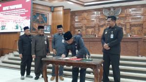 DPRD-Klaten-Setujui-Tiga-Raperda-Jadi-Perda-Bupati-Hamenang-Pastikan-Pajak-Tidak-Naik.jpg
