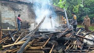 Dapur-rumah-warga-di-Kalurahan-Banjarsari-Kulon-Progo-habis-terbakar.jpg