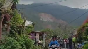 Detik-detik-Longsor-Besar-Timbun-Puluhan-Rumah-di-Sitikung-Banjarnegara.jpg