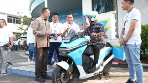 Direktur-PLN-Resmikan-Go-Charge-Layanan-Pengisian-Motor-Listrik-Mobile-di-PLN-UP3-Salatiga.jpg