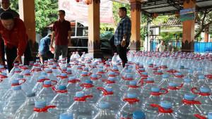 Distribusi-galon-di-Kelurahan-Cokrodiningratan-untuk-mendukung-Mas-JOS.jpg