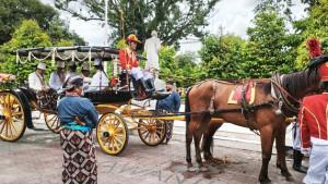 Dua-Kereta-Kencana-Abad-ke-19-Kembali-Miyos-di-Kirab-Trunajaya-Keraton-Yogyakarta.jpg