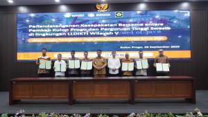 Dukung-Asta-Cita-33-PTS-di-LLDIKTI-Wilayah-V-Tandatangani-Kesepakatan-Bersama-Pemkab-Kulon-Progo.jpg