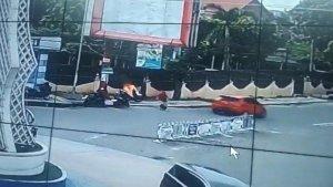 Emosi-Gara-gara-Motornya-Dibakar-Polisi-di-Labuhanbatu-Tendang-Kepala-ODGJ.jpg
