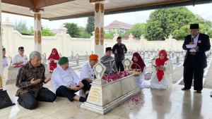 FPP-TNI-DIY-bersama-tokoh-dan-masyarakat-ziarah-ke-makam-Sudirman.jpg