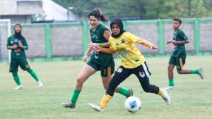Gunungkidul-vs-Sleman-sepak-bola-putri-Porda-DIY-2025.jpg