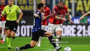 Hakan-Calhanoglu-vs-Theo-Hernandez-di-Liga-Italia-Serie-A-antara-Inter-Milan-vs-AC-Milan-di-San-Siro.jpg