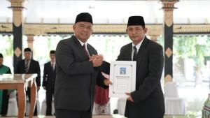 Harda-Kiswaya-lantik-Kepala-Disdukcapil-Sleman.jpg
