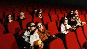 Ilutrasi-foto-menonton-film-di-bioskop-nonton-film-bareng-keluarga.jpg