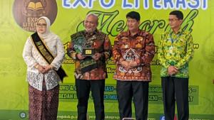Istri-Bupati-Kulon-Progo-jadi-Bunda-Literasi.jpg