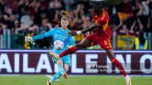 Josep-Martinez-vs-Tammy-Abraham-di-Liga-Italia-Serie-A-antara-Roma-vs-Genoa-di-Stadion-Olimpico.jpg