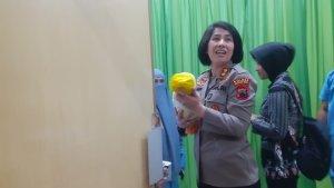 Kapolres-Magelang-Kota-gendong-bayi.jpg
