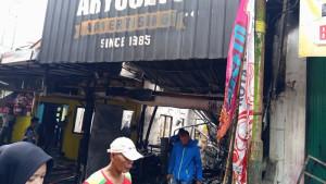 Kebakaran-bangunan-Aryoseto-Advertising-Magelang.jpg