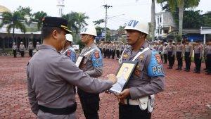 Kebangetan-Oknum-Polisi-di-Bandung-Ini-Tak-Masuk-Kerja-Selama-7-Tahun-Akhirnya-Dipecat.jpg